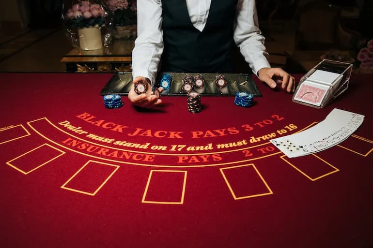 Il tavolo di blackjack  