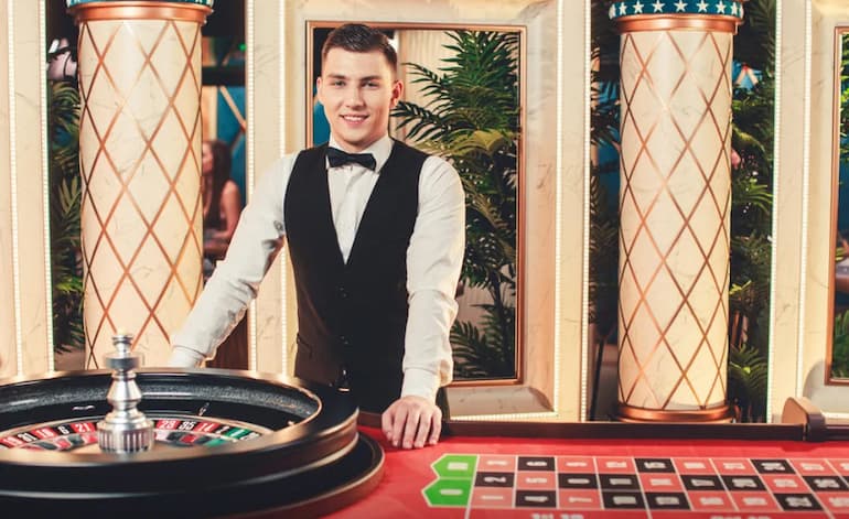 Il croupier di una roulette